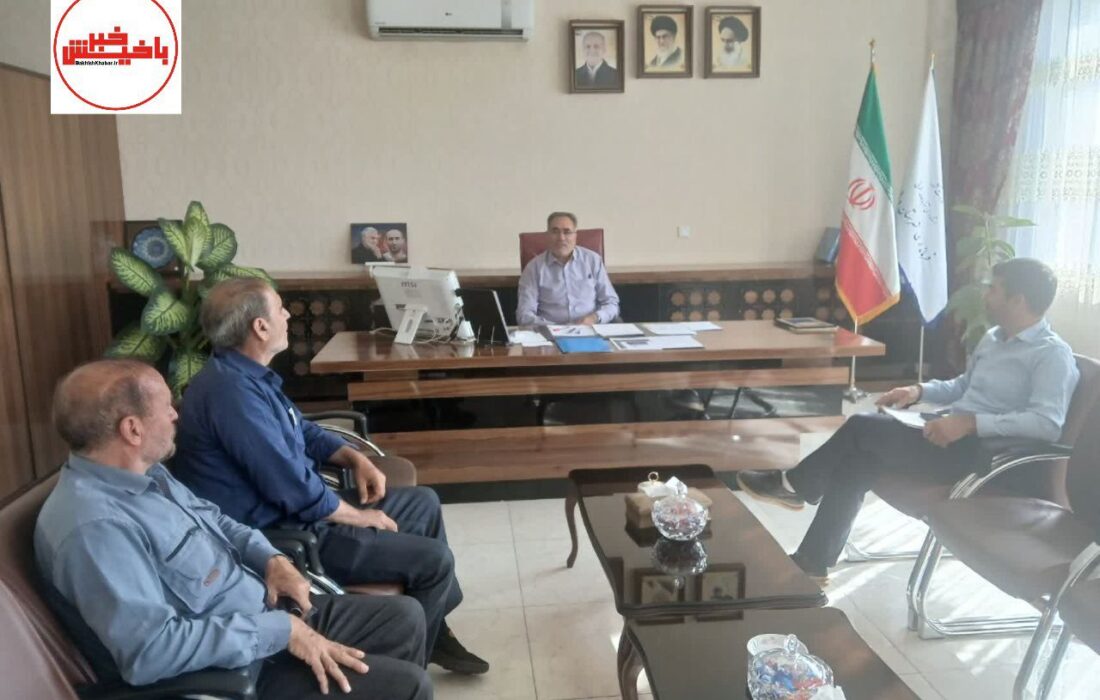 دیدار صمیمی دهیار ، اعضای شورای اسلامی روستای ارسی و جامع بزرگ با فرماندار مرند