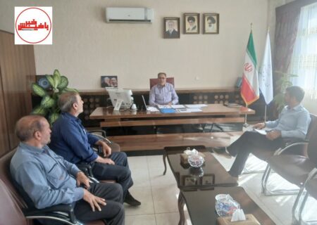 دیدار صمیمی دهیار ، اعضای شورای اسلامی روستای ارسی و جامع بزرگ با فرماندار مرند