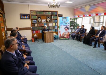 دیدار مدیران اداره کل مالیاتی آذربایجان شرقی به مناسبت هفته مالیات با نماینده ولی فقیه در استان