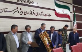 تجلیل از خدمات ۳۵ ساله حاج علی کوه‌کمری، معاون سابق سیاسی، امنیتی و اجتماعی فرمانداری مرند