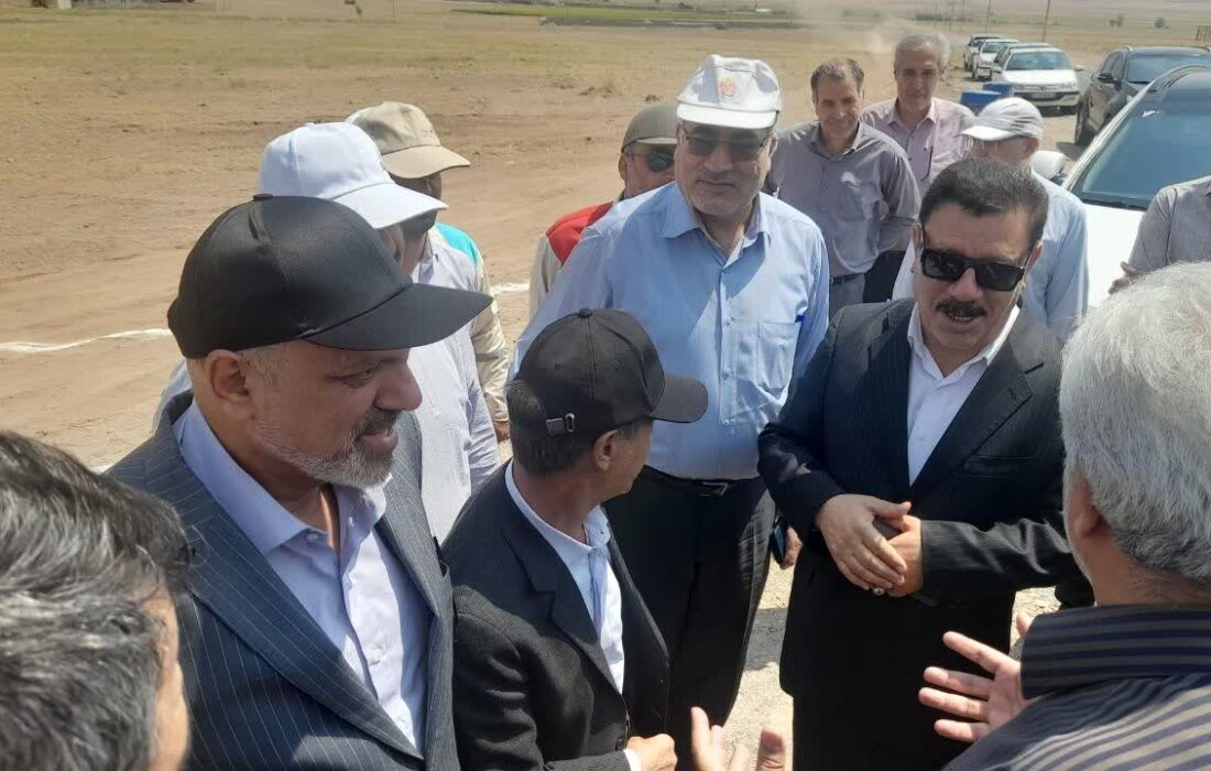 بازدید مقامات ارشد استان از روند اجرای پروژه خط انتقال آب ارس در روستاهای شهرستان مرند