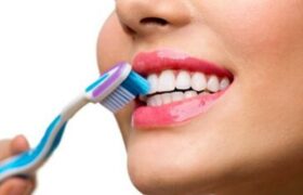 یک توصیه مهم و کمتر گفته شده درباره زمان مسواک زدن