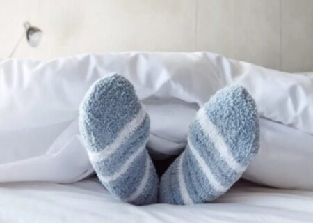 خوابیدن با جوراب؛ خطرناک است؟