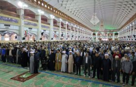 خاموشی لوسترهای مصلای به دستور امام جمعه تبریز