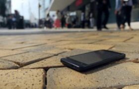 پلیس پاکدست، میانه ای گوشی گران قیمت گم شده را به صاحبش پس داد