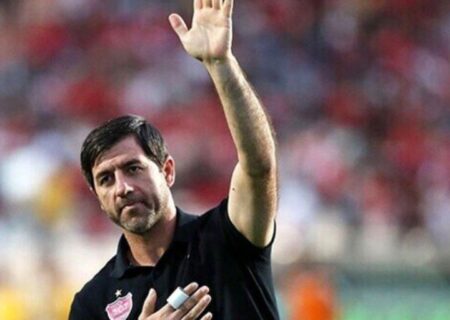 چای و باقلوا خوردن کریم باقری اسطوره فوتبال در یک مکان عمومی و کنار مردم+ عکس