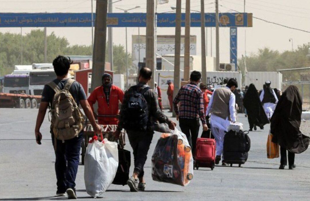 جمع آوری ۱۲ تبعه غیرمجاز در بستان آباد