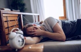 خواب نامنظم با بدن چه می‌کند؟/ ویدئو