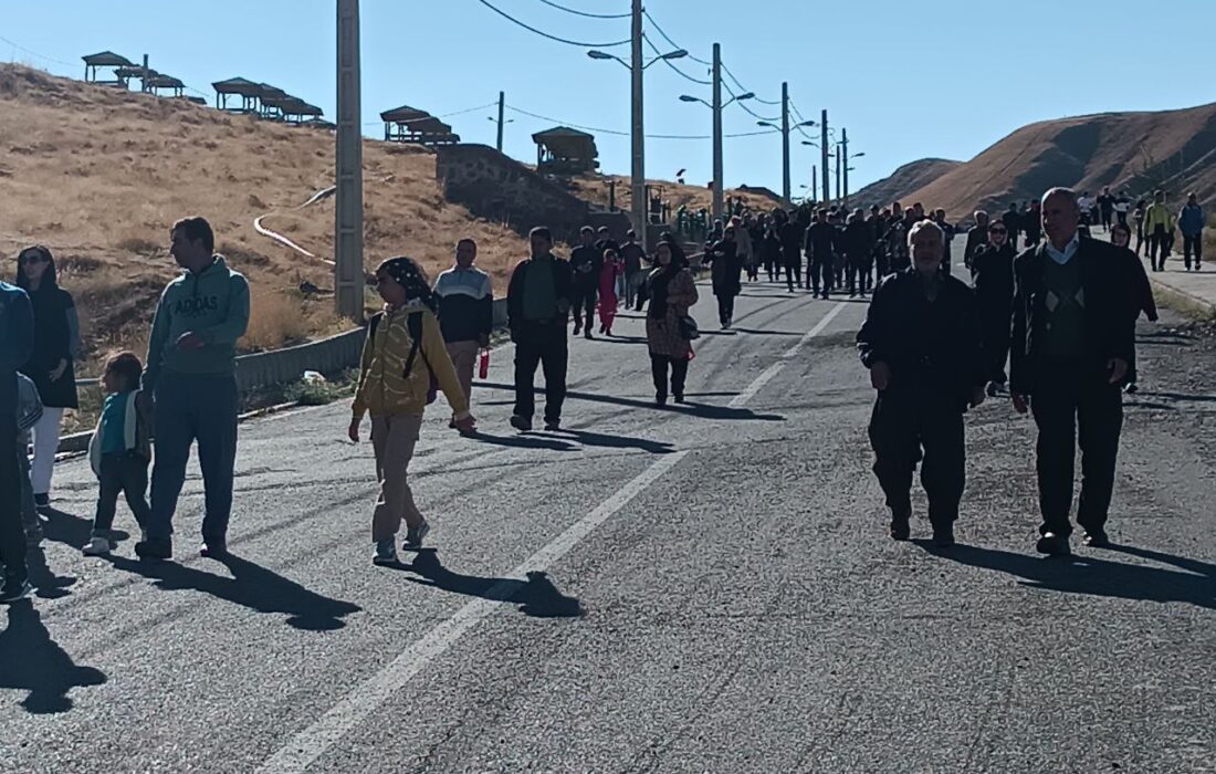همایش پیاده روی وکوهروی خانوادگی در شهرستان مرند برگزار شد  