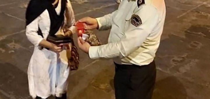 صحت عمل مأمور پلیس پاکدست میانه ای در بازگرداندن کیف پول گمشده