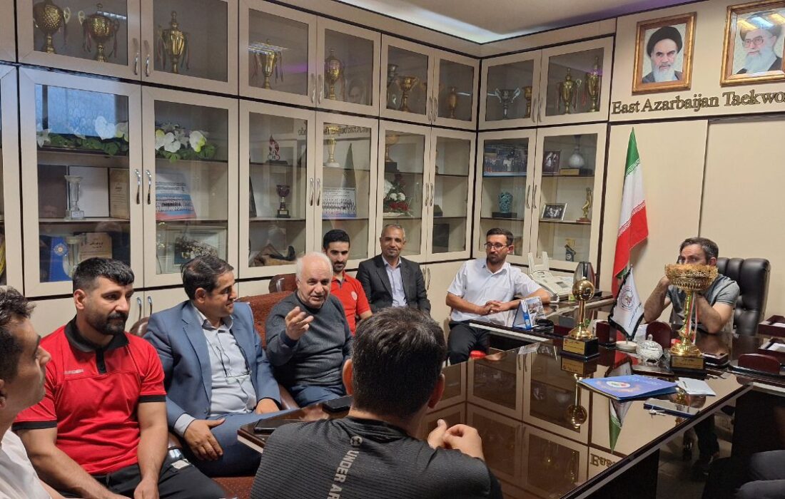 قهرمانی تیمهای نونهالان و خردسالان پسران تکواندو آذربایجانشرقی در رقابتهای منطقه یک کشور