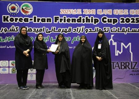 تقدیر از مادر بزرگوار شهید صادق عدالت اکبری