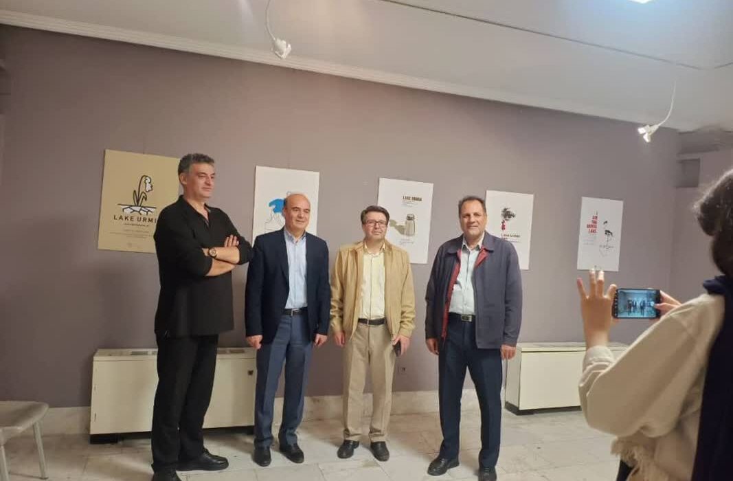 بازدید مدیرکل حفاظت محیط زیست آذربایجان شرقی از نمایشگاه پوستر «دریاچه ارومیه»