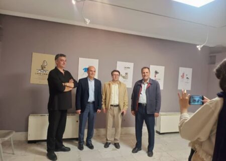 بازدید مدیرکل حفاظت محیط زیست آذربایجان شرقی از نمایشگاه پوستر «دریاچه ارومیه»