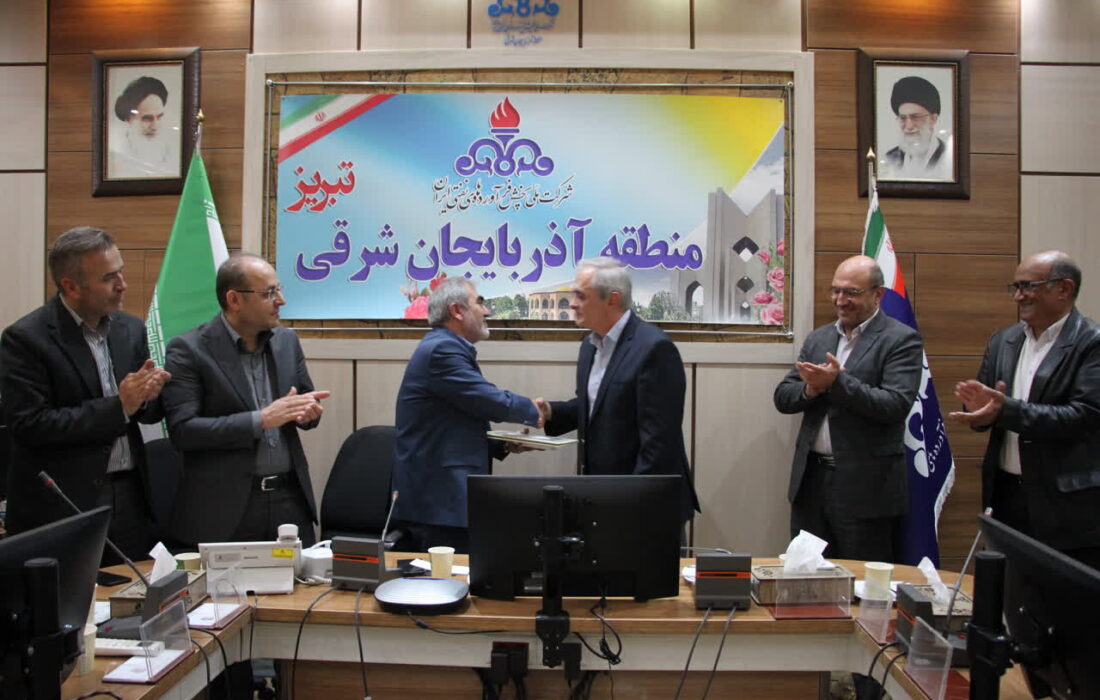 تودیع یکی از کارکنان منطقه آذربایجان شرقی پس از ۳۶ سال خدمت صادقانه