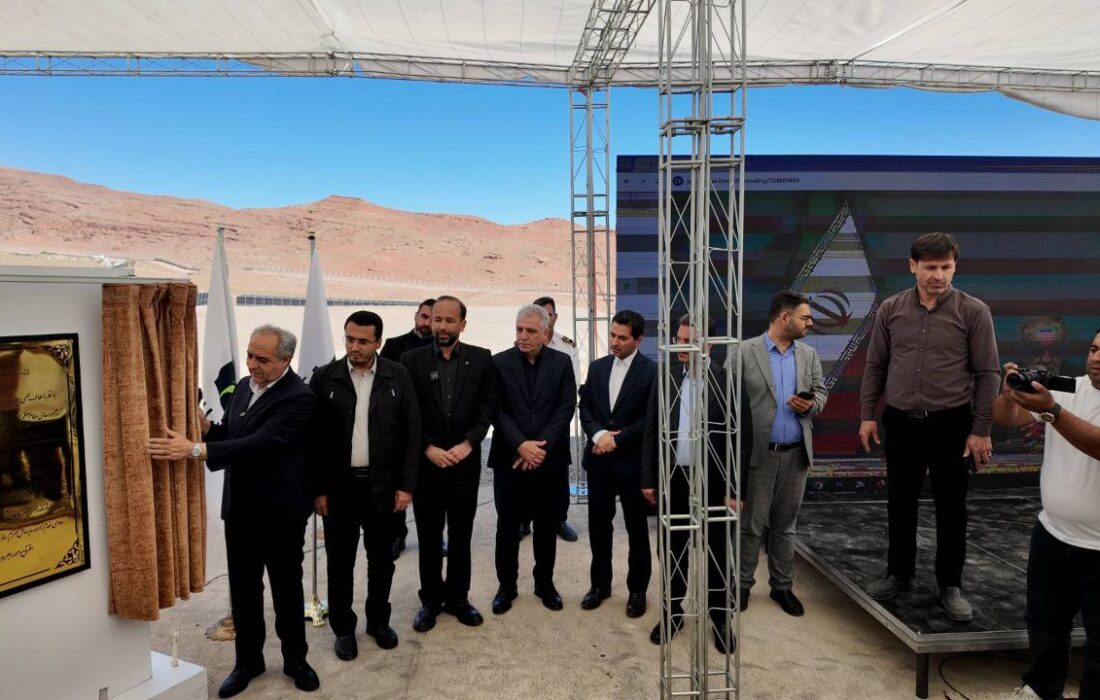 افتتاح نیروگاه خورشیدی ۱۲ مگاواتی آخولا با حضور برخط رئیس جمهور