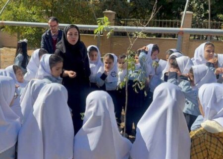 کاشت نهال به یاد «کودکان شهید» توسط مدرسه یاقوت در مرکز شماره ۳ کانون تبریز