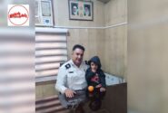 پلیس مهربان میانه به گریه های پسربچه ۳ ساله گمشده پایان داد / مادر نگران پسرش را به آغوش کشید
