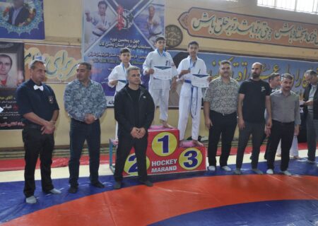 ۸ طلا ۱۴ نقره ۱۶ برنز حاصل کاراته کاران نونهال مرندی در رقابت های قهرمانی استان