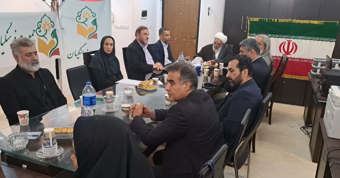 نشست هماندیشی شورای راهبردی جمعیت فرهنگیان و فرهیختگان ایران اسلامی با حضور رئیس کمیسیون فرهنگی مجلس
