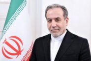 شکرخدا سر عراقچی خلوت شده؛ در مراسم ورزشی کری می‌خواند