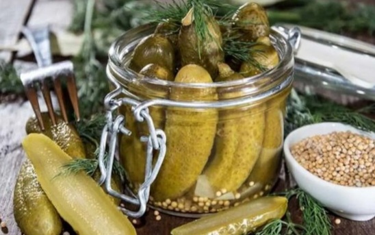 آیا لایه سفید روی آب خیارشورهای فله خطرناک است؟