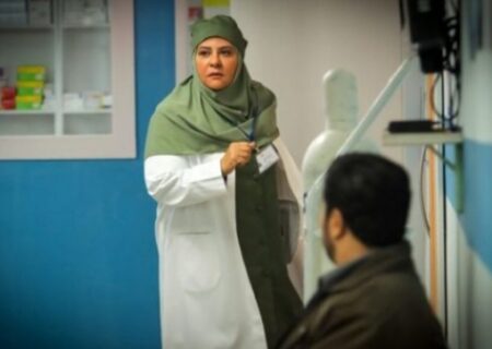 تیپ جدید رابعه اسکویی بازیگر سریال «رویای ریحانه» کنار آب‌های خلیج فارس