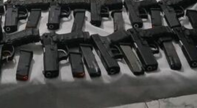 دستگیری ۱۵۳ سارق و قاتل مسلح و کشف ۸۰۳ قبضه سلاح ممنوعه در کرمان