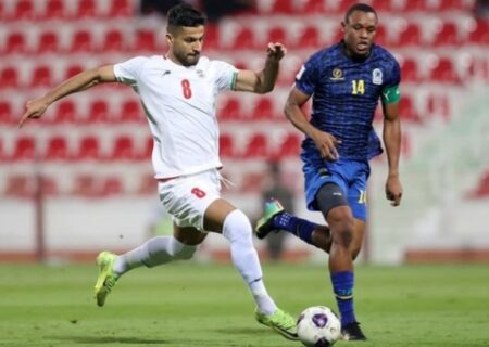 عادل فردوسی پور: ایران علاوه بر هزینه رفت برگشت تا دبی، برای تیم فوتبال تانزانیا لباس و استوک هم خریده بود!/ ویدئو