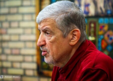 همین‌ها به سفارتخانه‌ها یورش بردند، زنان بدون حجاب زیادی در مراسم تشییع فرماندهان شهید اشک ریختند