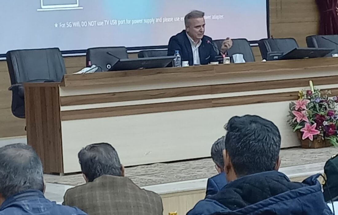 نشست علمی بررسی وضعیت خودکشی در ملکان و ارائه راهکارهای پیشگیرانه در سطح استان؛