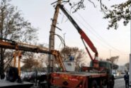 خسارت به شبکه برق به دلیل برخورد خودروی سواری با تیر برق