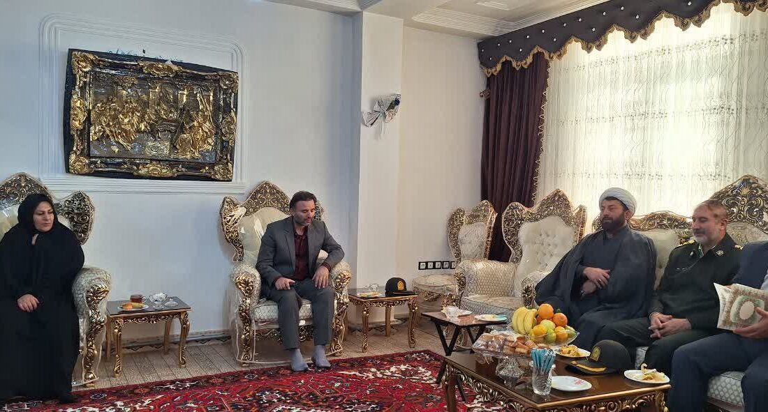 دیدار فرمانده انتظامی شهرستان میانه با خانواده معظم شهدا +عکس
