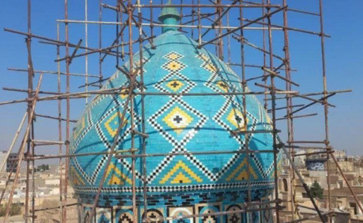 پایان مرمت کاشی‌کاری‌های گنبد زیارت تاریخی طاهر و منصور کاشان