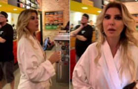 خواننده مشهور ترکیه با حوله حمام در رستوران!