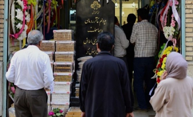 گشت و گذاری در بازار آزادِ مرگ/ همجواری با شاملو، توران و بنان، یک میلیارد تومان!
