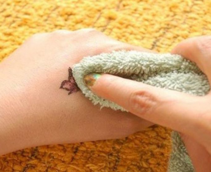 چگونه رنگ حنا را از روی پوست و ناخن پاک کنیم؟