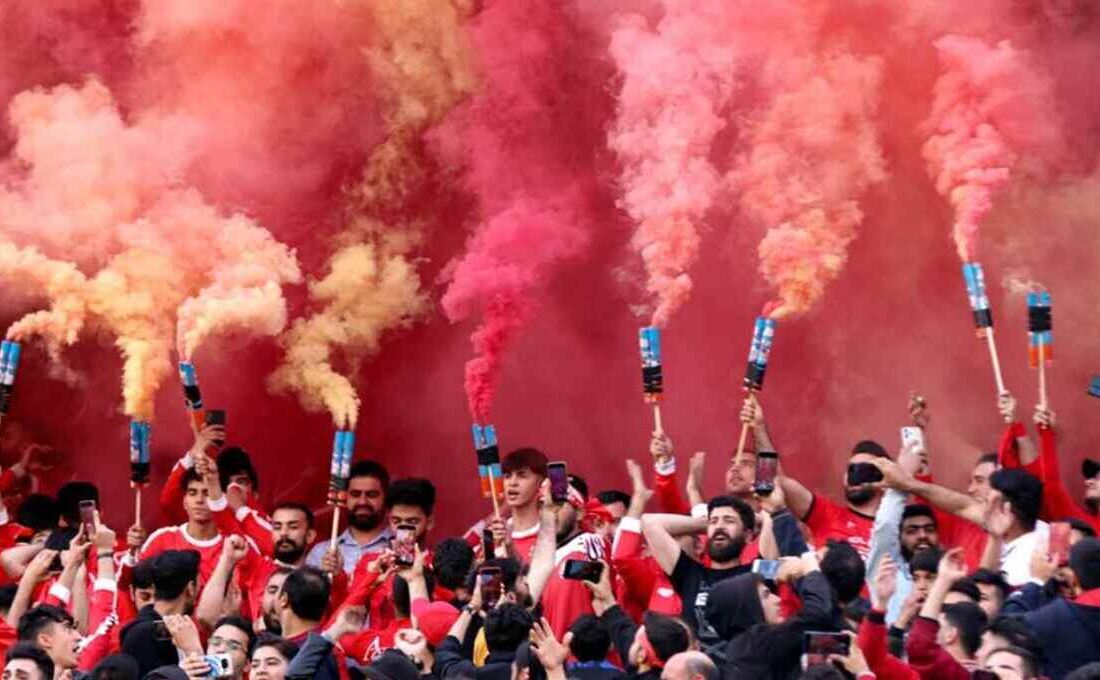 آتش سوزی و بی‌نظمی هواداران کار دست استقلال و تراکتور داد؛ جریمه سنگین AFC