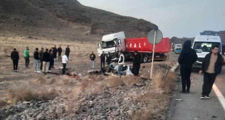 تصادف مرگبار تریلی با پژو پارس و ام‌وی‌ام در محور سرای–گمیچی / دو نفر در دم جان باختند