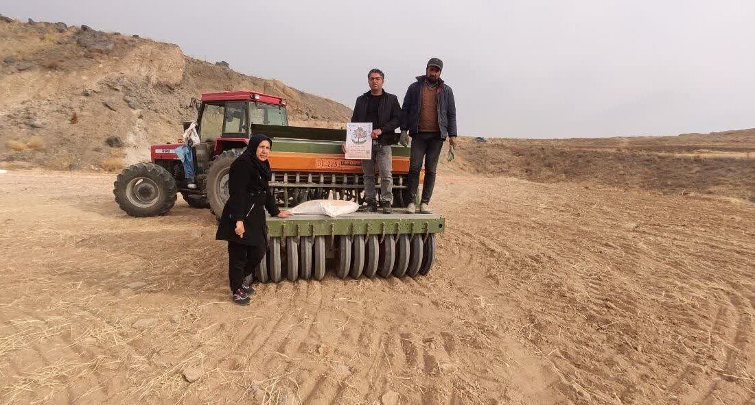 برگزاری تور ترویجی نظارت بر کشت انتظاری نخود و کشت گلرنگ در روستای قزلجه عباسی