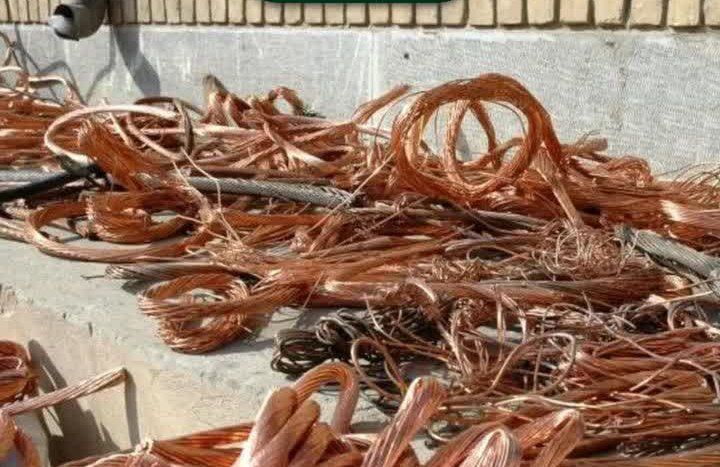 دستگيري سارق سيم کابل برق با 6 فقره سرقت در”اذرشهر