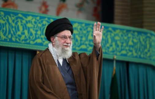 زن، کارگزار خانه نیست، مدیر است