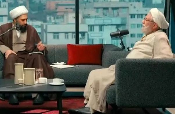 اردستانی از اساتید اخراجی دانشگاه مفید است و پریشان گویی می‌کند