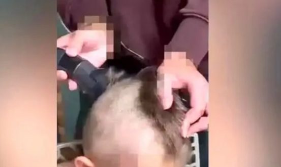 ویدئویی که فرانسه را شوکه کرد؛ کودک ۸ ساله در پاریس قربانی «تنبیه تحقیرآمیز»