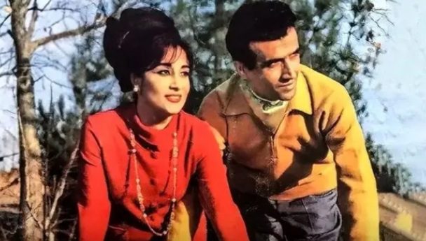 حمیرا و پرویز یاحقی در منزل شخصی در سال ۱۳۴۳/ عکس