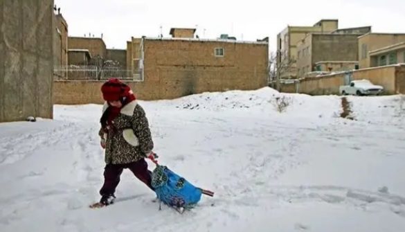 تعطیلی گسترده مدارس؛ سرمای زمستان و هشدار آنفلوآنزا دست به دست هم دادند/ کدام استان‌ها تعطیل‌اند؟