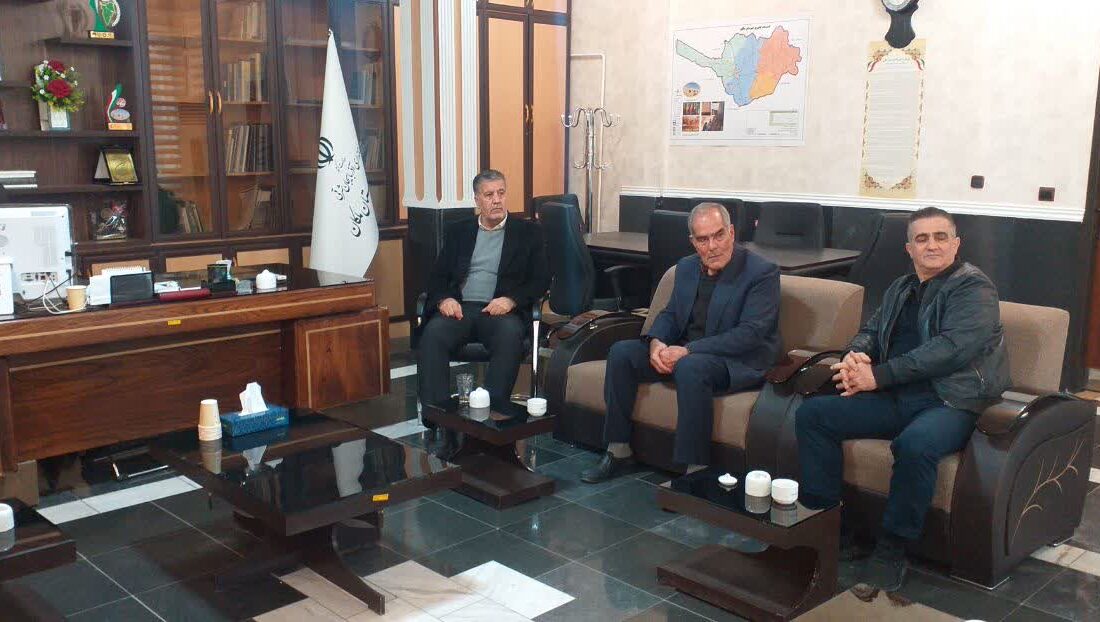 نشست بررسی مشکلات و چالش‌های صنعت مرغداری شهرستان با حضور فرماندار شهرستان؛