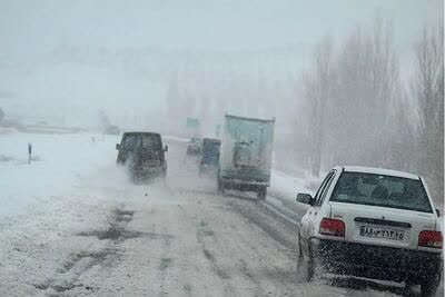 بارش برف همراه با کولاک در محورهاي مواصلاتي آذربايجان شرقی/ از سفرهای غیرضروری خودداریرشود