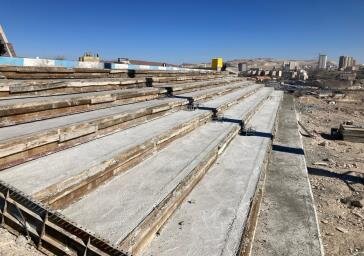 اجرای سن روباز باغ موزه دفاع مقدس در مرحله احداث دیوار سنگی