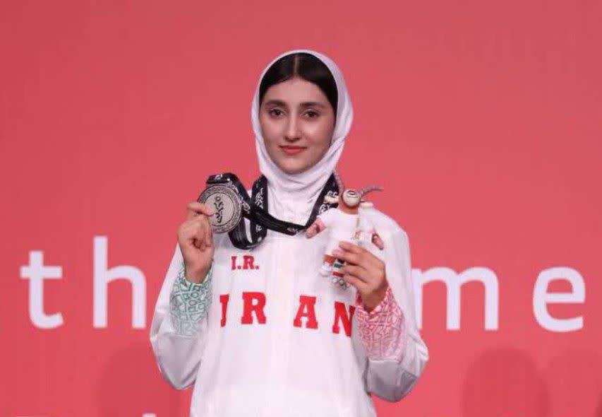 اولین مدال ایران در سال ۱۴۰۵ بر گردن پینار لطفی‌زاده